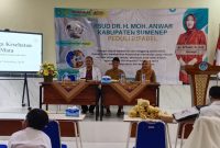 Pegawai Rumah Sakit Umum Daerah dr H. Moh Anwar Sumenep saat memberikan penyuluhan kesehatan gratis di SLB Saronggi