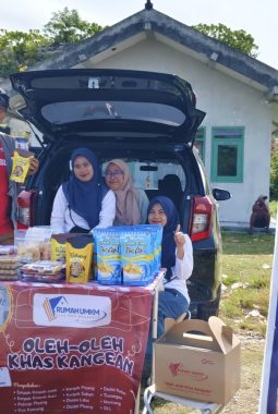 Momentum Arus Balik Lebaran, ULAZ MKU Bhapedes Promosikan Oleh-Oleh Khas Kangean di Pelabuhan Batuguluk