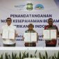 Foto: Achmad Fauzi Wongsojodu Bupati Sumenep (dua dari kanan) saat penandatanganan kesepakatan bersama kemitraan rantai pasok komoditas hasil perikanan dengan dua perusahaan strategis.