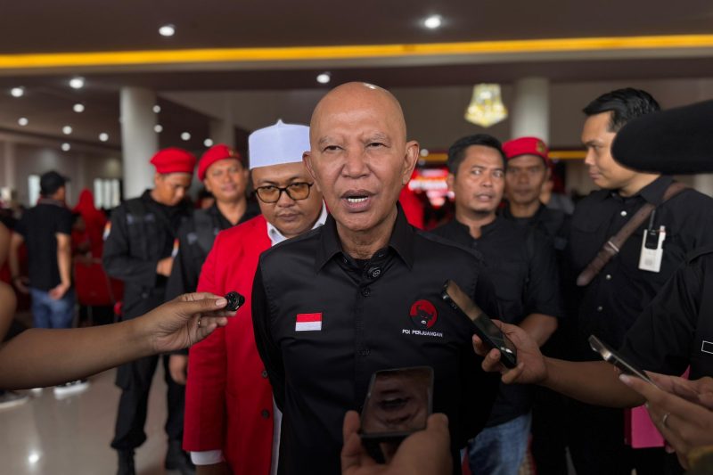 Foto: MH Said Abdullah Ketua DPD PDI Perjuangan Jatim saat diwawancarai wartawan