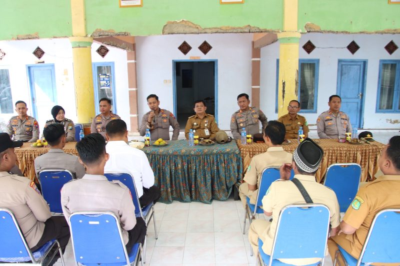 Foto: AKBP Anang Hardiyanto, S.I.K., Kapolres Sumenep, saat menghadiri kegiatan Curhat Kamtibmas di Desa Babbalan, Kecamatan Batuan