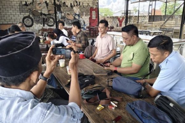 Momentum pertemuan Owner Makayasa, Haji Adi, bersama insan media di Sumenep, ungkap strategi ekspansi ke Tapal Kuda.