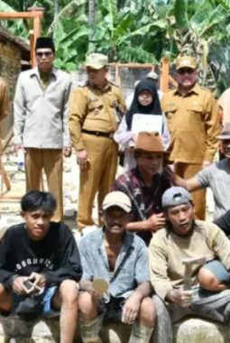 Wabup Sumenep Tinjau Pembangunan Rumah Tidak Layak Huni di Desa Billapora Reba, Tegaskan Peran Pemerintah Penuhi Kebutuhan Dasar Warga