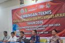 Foto: Fadholi, S.T., M.T, Kepala Bidang (Kabid) PUEKD pada Dinas Pemberdayaan Masyarakat dan Desa (DPMD) Kabupaten Sumenep (dua dari kanan) saat pemaparan kepada para peserta Bimtek Pengelolaan Keuangan Badan Usaha Milik Desa (BUMDes) berbasis aplikasi