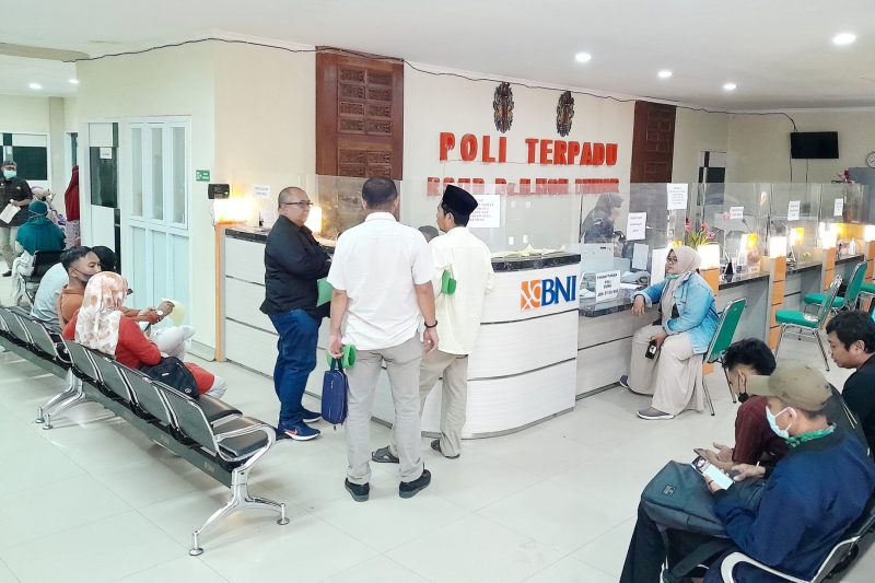 Tampak Ramai Kunjungan Pasien Poli Terpadu RSUD dr. H. Moh Anwar Sumenep. ©suaradara.com