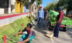 Menuju Sumenep Lebih Berseri, Kadis Lingkungan Hidup Pimpin Langsung Aksi Bersih-Bersih dan Pemeliharaan Taman Kota