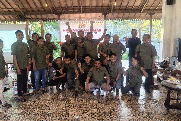 Sesi foto bersama, Anggota Komunitas Jurnalis Sumenep @suaradara