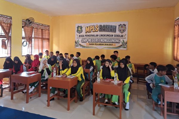 Masa pengenalan lingkungan sekolah tahun ini dikemas berbeda. SMPN 1 Nonggunong fokus menciptakan suasana aman, inklusif, dan menyenangkan. Tujuannya jelas, membentuk karakter positif siswa sejak awal dan membangun budaya belajar yang sehat. ©suaradara.com