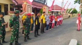 Kebersamaan lintas instansi di bawah komando Camat Nonggunong. Lewat kurvei bersama, mereka mengajak masyarakat menghidupkan kembali budaya bersih dan semangat gotong royong. @suaradara.com