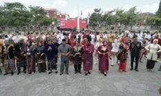 Pemkab Sumenep Kenakan Busana Adat Nusantara, Teguhkan Semangat Persatuan di HUT ke-81 Kemerdekaan RI