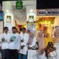 Sesi foto bersama Camat Nonggunung Bambang Risdiyanto (dua dari kiri) Bupati Sumenep Achmad Fauzi Wongsojudo (tengah) usai mengunjungi stand Kecamatan Nonggunung @Suaradara.com