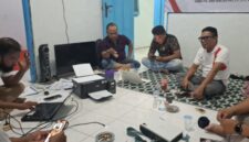 Pengurus Asosiasi Wartawan Demokrasi Indonesia (AWDI) Sumenep saat diskusi terkait rencana penerapan e-voting Pilkades Tahun 2027 @Suaradara.com
