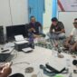 Pengurus Asosiasi Wartawan Demokrasi Indonesia (AWDI) Sumenep saat diskusi terkait rencana penerapan e-voting Pilkades Tahun 2027 @Suaradara.com