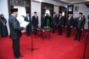 Bupati Sumenep Achmad Fauzi Wongsojudo saat melantik dan mengambil sumpah/janji empat Kepala OPD @Suaradara.com