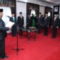 Bupati Sumenep Achmad Fauzi Wongsojudo saat melantik dan mengambil sumpah/janji empat Kepala OPD @Suaradara.com