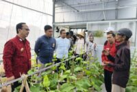 Foto: Tim Bappenas saat meninjau sektor pertanian dan berdialog dengan kelompok tani @Yasik Media Center
