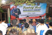 Kapolresta Sumenep Kombes Pol Ariek Indra Sentanu, S.H., S.I.K., M.H., (tengah) saat melaksanakan kegiatan sambung roso bersama unsur Forkopimcam, Kepala desa dan para tokoh masyarakat di Desa Saronggi Kecamatan Saronggi @Humas Polresta Sumenep