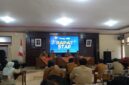 Indra Wahyudi, Kepala Dinas Komunikasi dan Informatika Sumenep (dua dari kanan) saat memimpin rapat staf di aula kantor Diskominfo @Media Center