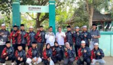 Sesi foto bersama pengurus cabang pagar nusa Sumenep bersama dengan atlet pencak silat pangar nusa yang akan berlaga di Kejurwil X di Kabupaten Banyuangi @Suaradara.com