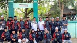 Sesi foto bersama pengurus cabang pagar nusa Sumenep bersama dengan atlet pencak silat pangar nusa yang akan berlaga di Kejurwil X di Kabupaten Banyuwangi @Suaradara.com