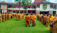 Aparatur Sipil Negara (ASN) di lingkungan Pemkab Sumenep saat upacara gabungan di halaman Kantor Pemkab Sumenep @Suaradara.com