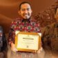 Foto bersama Bupati Sumenep, Achmad Fauzi Wongsojudo (tengah) dan Kepala Bapedda, Arif Firmanto (kiri) serta Kepala DKPP Chainur Rasyid (kanan) usai menerima penghargaan dari Kementerian Pertanian Republik Indonesia