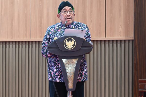 KH Imam Hasyim, Wakil Bupati saat menyampaikan nota penjelasan atas Rancangan Peraturan Daerah (Raperda) tentang Pembentukan Dana Cadangan Pemilihan Bupati dan Wakil Bupati Sumenep Tahun 2029, pada Rapat Paripurna Dewan Perwakilan Rakyat Daerah