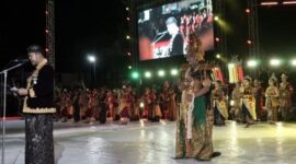 Foto: Achmad Fauzi Wongsojudo, Bupati Sumenep saat menyampaikan sambutan pada acara prosesi Arya Wiraraja dan festival musik Tong-Tong KEN 2026 @Media Center