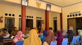 Dinas Kesehatan, Pengendalian Penduduk dan Keluarga Berencana (Dinkes P2KB) Kabupaten Sumenep memperkuat peran kader posyandu dalam membudayakan perilaku hidup bersih dan sehat (PHBS) melalui kegiatan supervisi fasilitatif di Desa Pragaan Laok, Kecamatan Pragaan