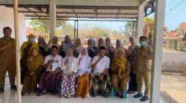 Dinas Kesehatan, Pengendalian Penduduk dan Keluarga Berencana (Dinkes P2KB) Kabupaten Sumenep memperkuat pembudayaan Perilaku Hidup Bersih dan Sehat (PHBS) melalui kegiatan supervisi fasilitatif bagi kader Posyandu di Desa Poteran, Kecamatan Talango