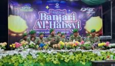 Penampilan salah satu peserta Festival Banjari Al-Habsyi Piala DRT The Big Family